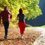 Solo 30 minuti al giorno: un trainer ha ideato un piano di 4 settimane di camminate per abbassare la pressione sanguigna Solo 30 minuti al giorno: un trainer ha ideato un