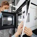 Uno scienziato ha risposto chiaramente se le radiazioni a microonde sono pericolose: in tal caso, sì Uno scienziato ha risposto chiaramente se le radiazioni a microonde